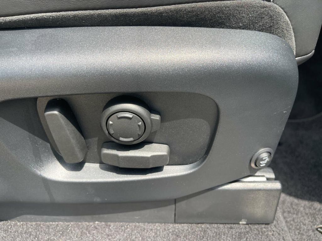2018 Land Rover Discovery Image 61