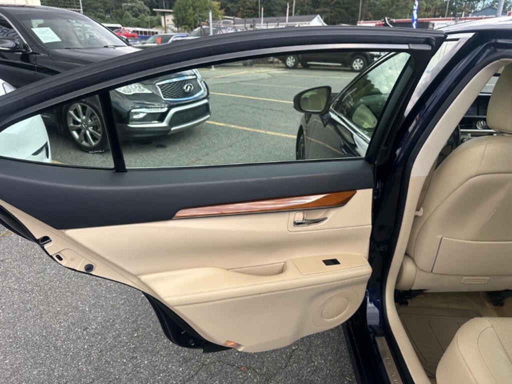 2013 Lexus ES 300 Image 25
