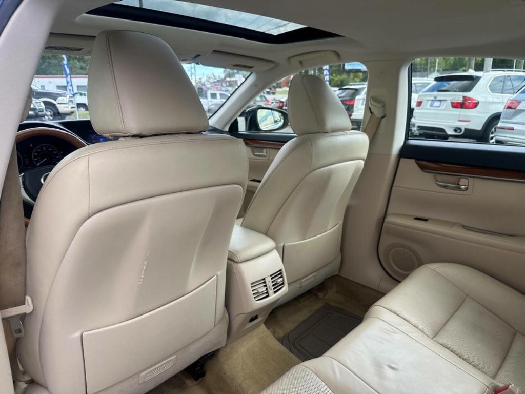 2013 Lexus ES 300 Image 27
