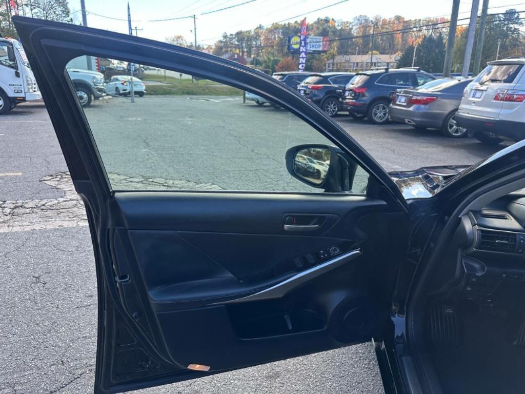 2019 Lexus IS 300 Image 12