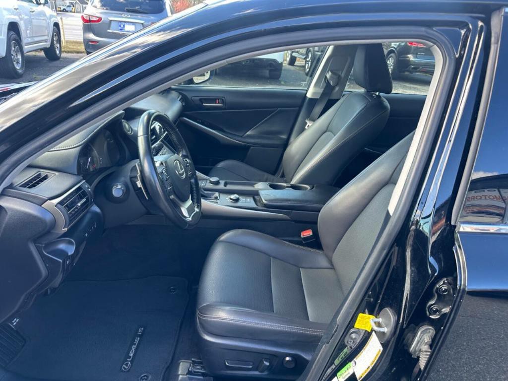 2019 Lexus IS 300 Image 13