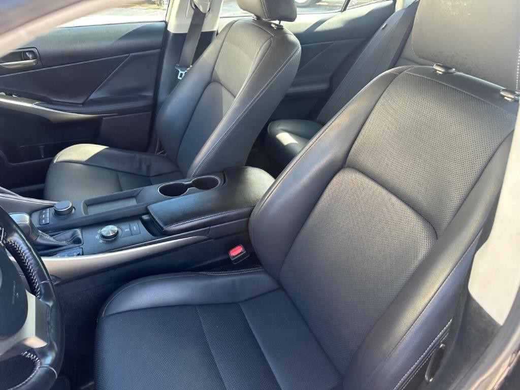 2019 Lexus IS 300 Image 26