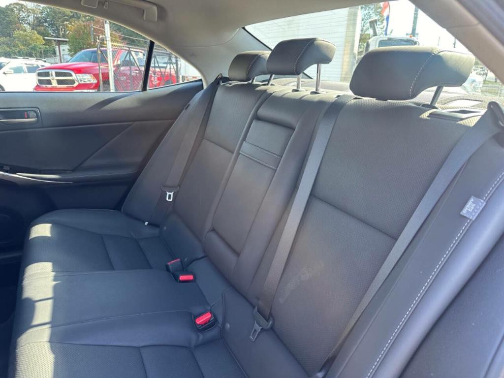 2019 Lexus IS 300 Image 31