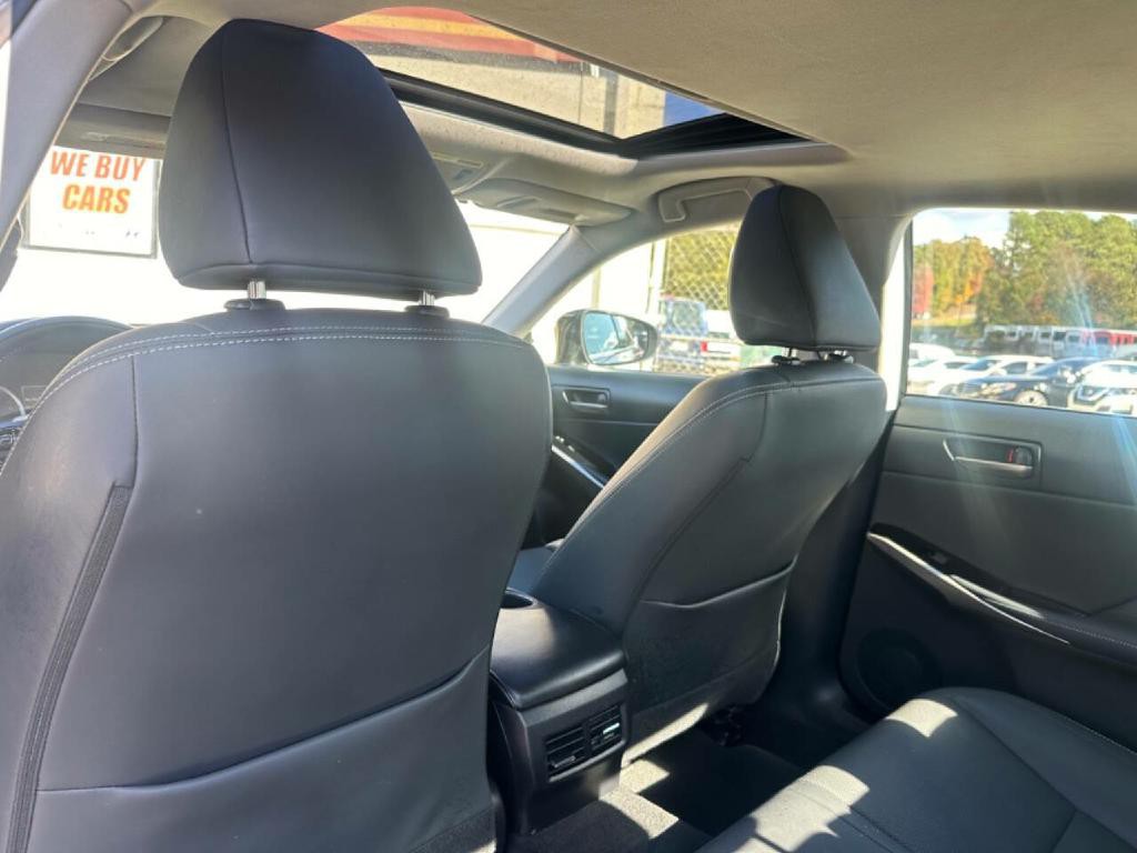 2019 Lexus IS 300 Image 32