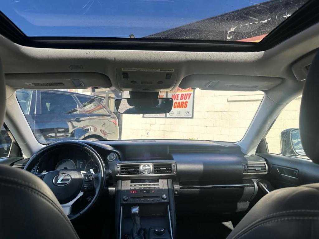 2019 Lexus IS 300 Image 33