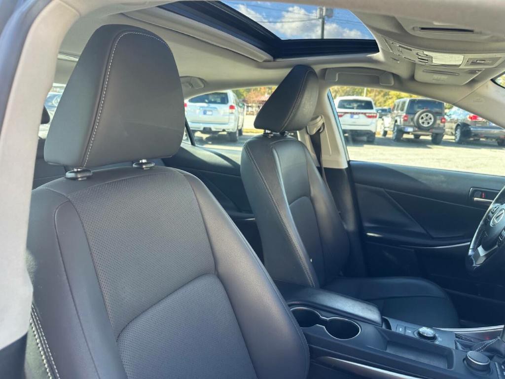 2019 Lexus IS 300 Image 40