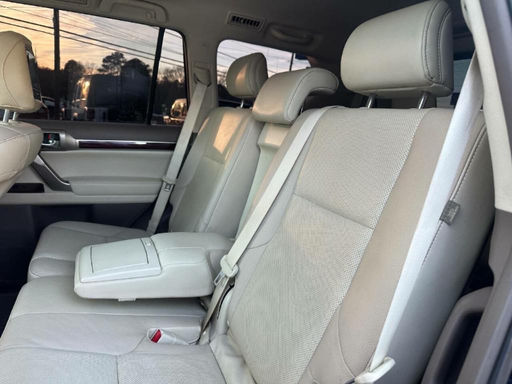 2019 Lexus GX 460 Image 38