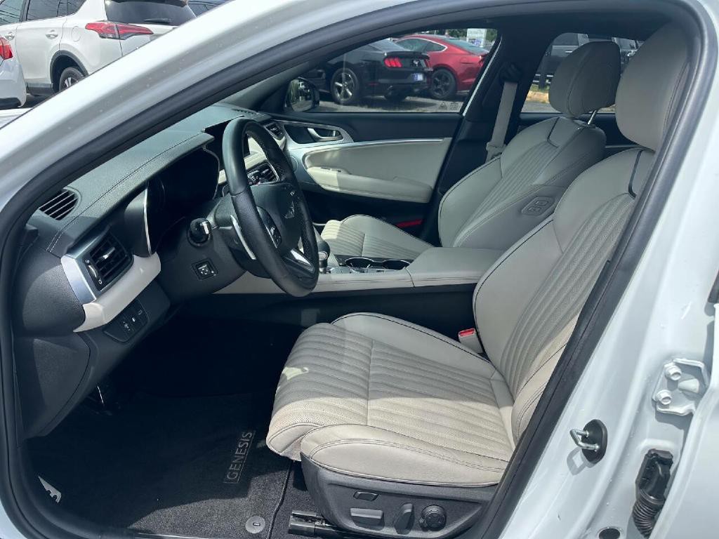 2022 Genesis G70 Image 14