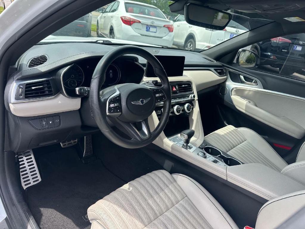 2022 Genesis G70 Image 15