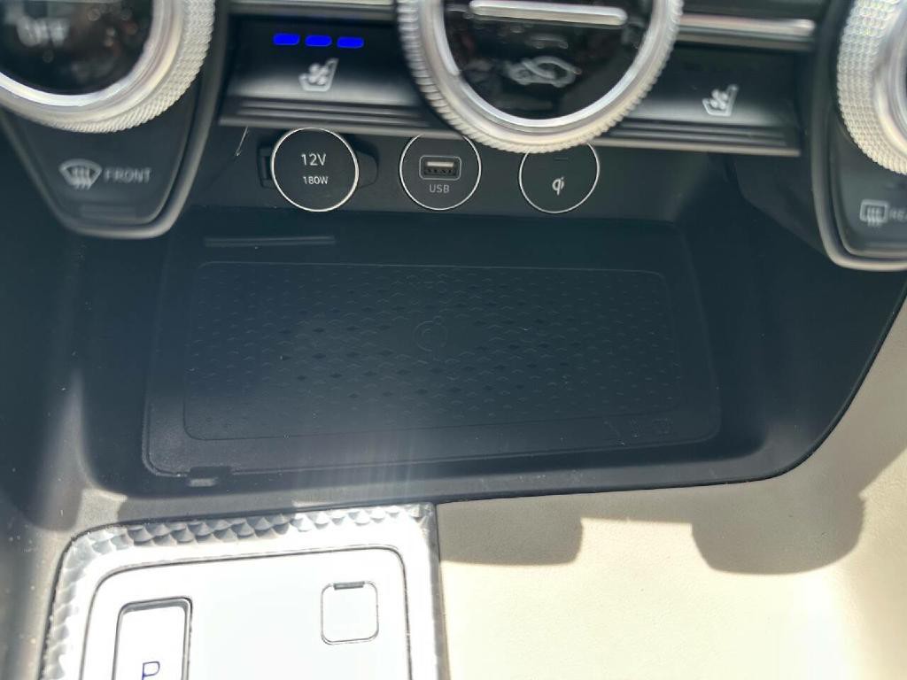 2022 Genesis G70 Image 24