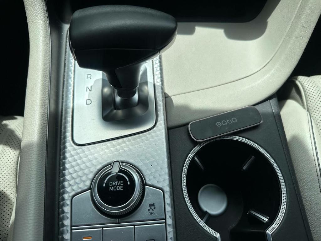2022 Genesis G70 Image 25