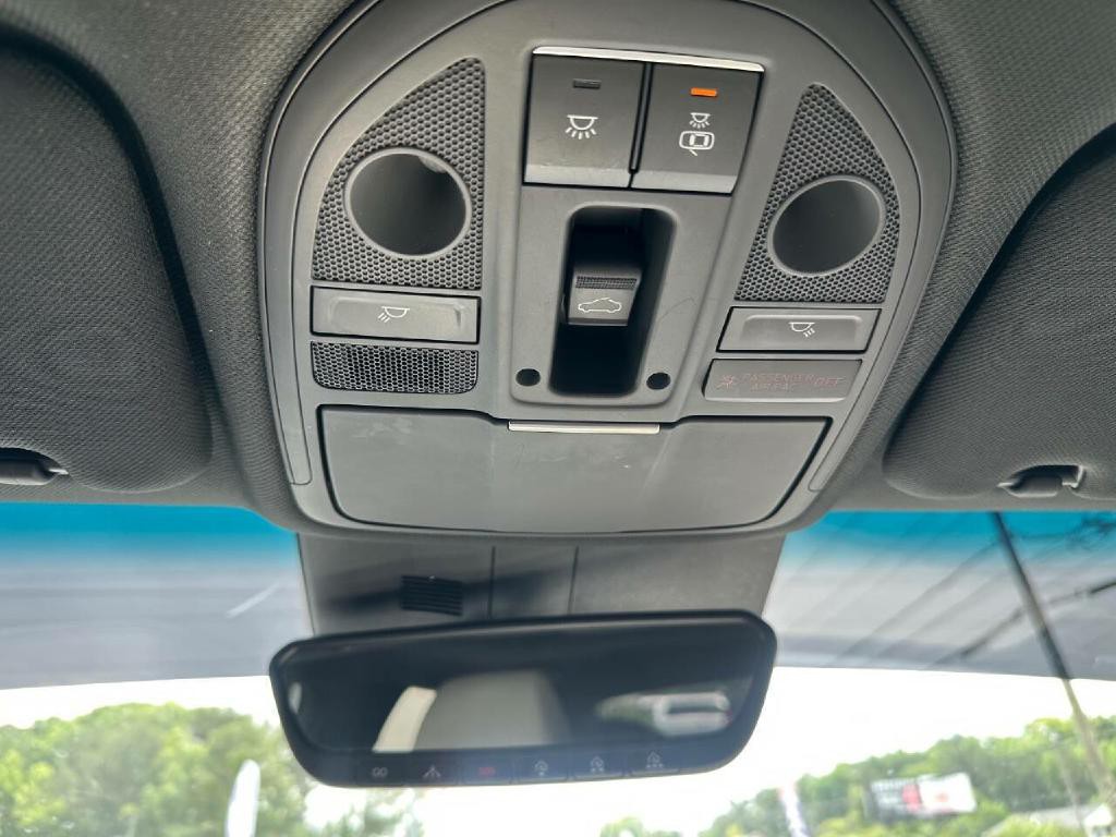 2022 Genesis G70 Image 26