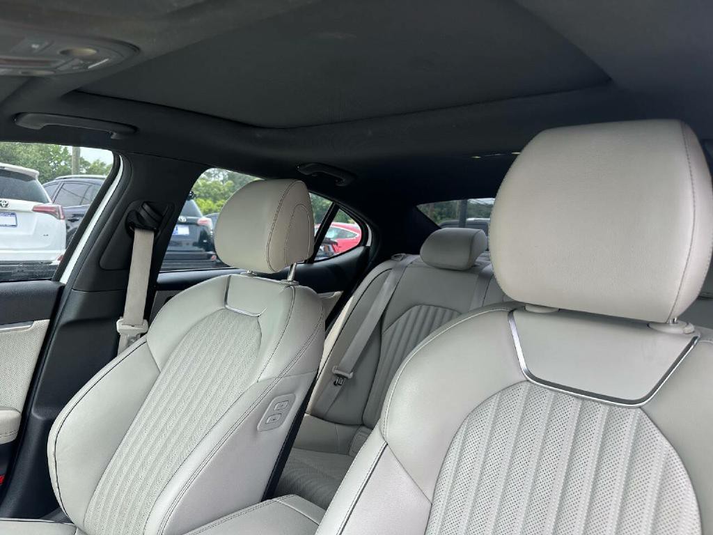 2022 Genesis G70 Image 29