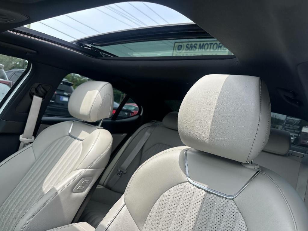 2022 Genesis G70 Image 30