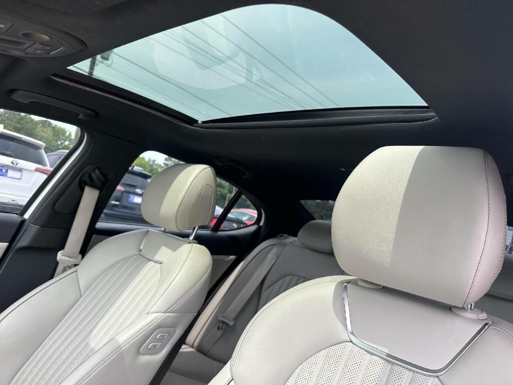 2022 Genesis G70 Image 31