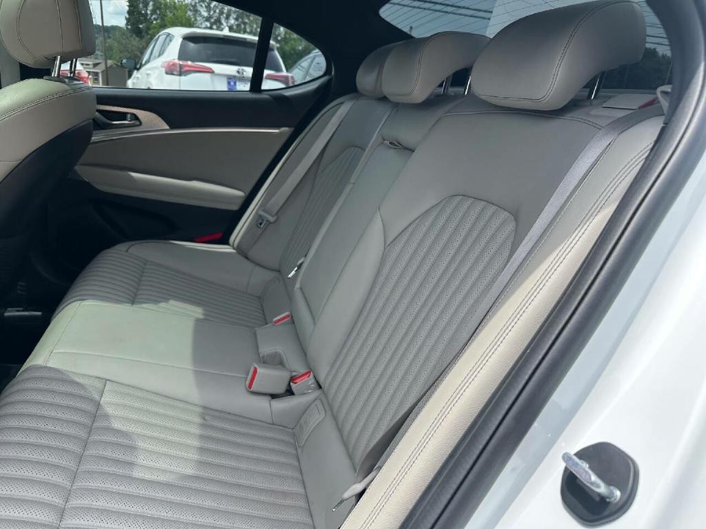 2022 Genesis G70 Image 33