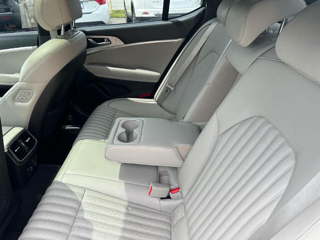 2022 Genesis G70 Image 34