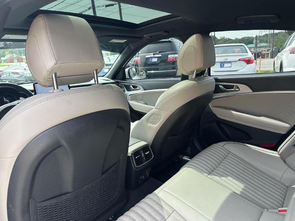 2022 Genesis G70 Image 35