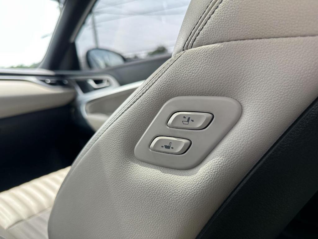 2022 Genesis G70 Image 37