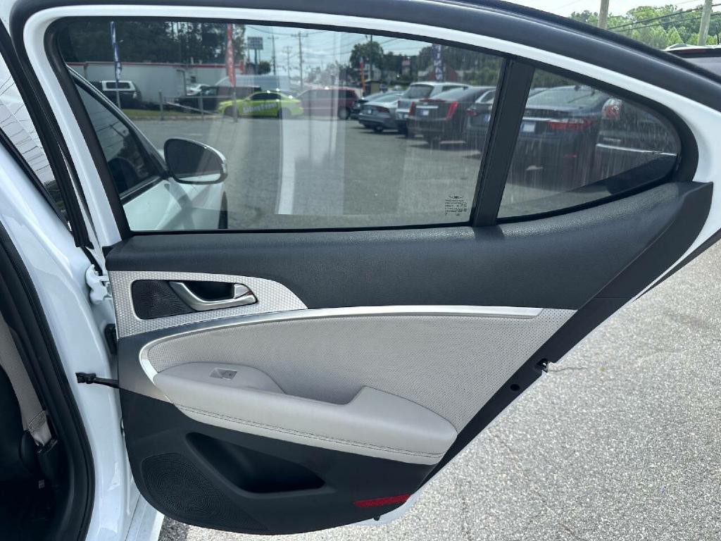 2022 Genesis G70 Image 39