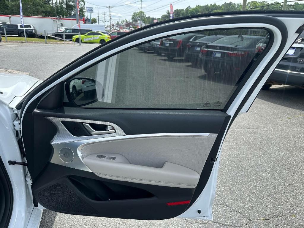2022 Genesis G70 Image 43