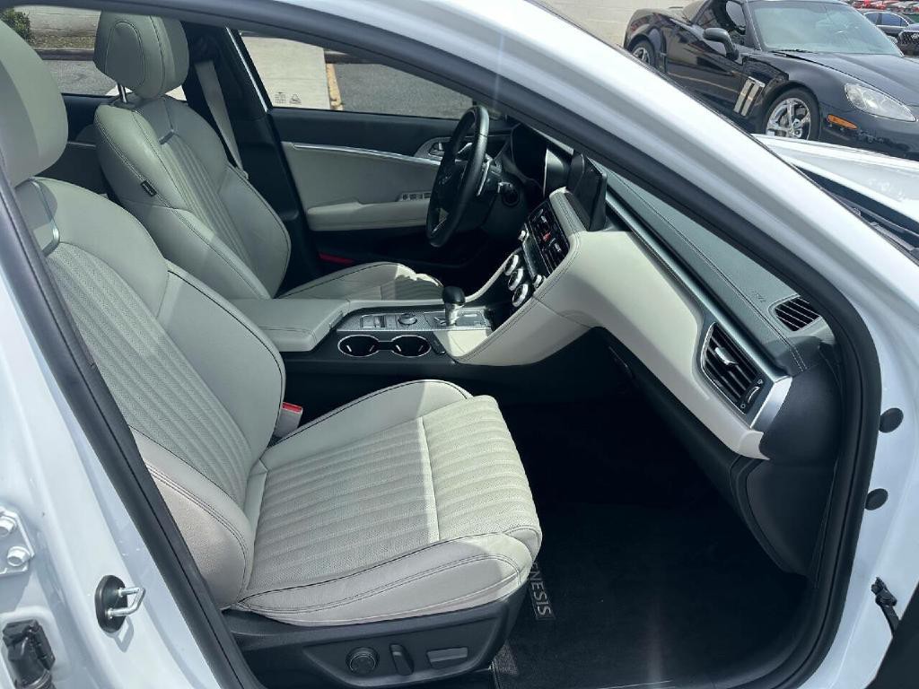 2022 Genesis G70 Image 44