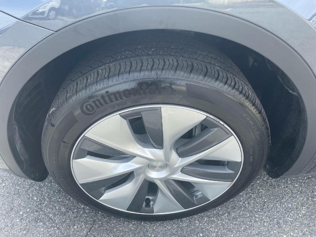 2023 Tesla Model Y Image 10