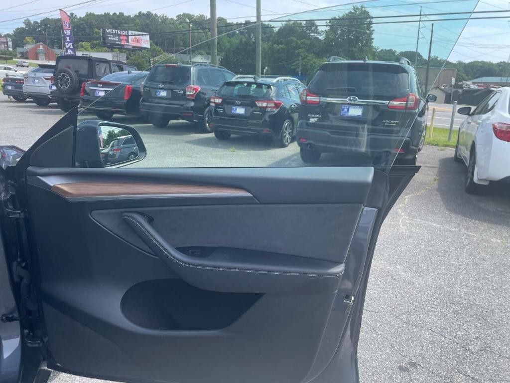 2023 Tesla Model Y Image 30