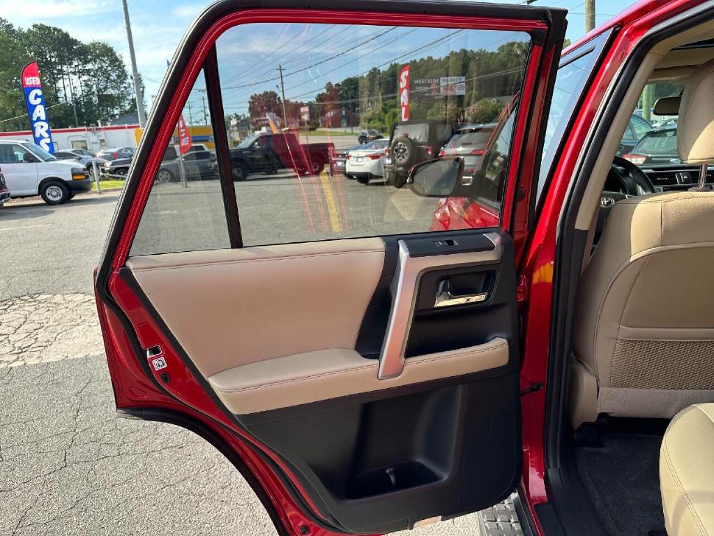 2017 Toyota 4Runner Image 32