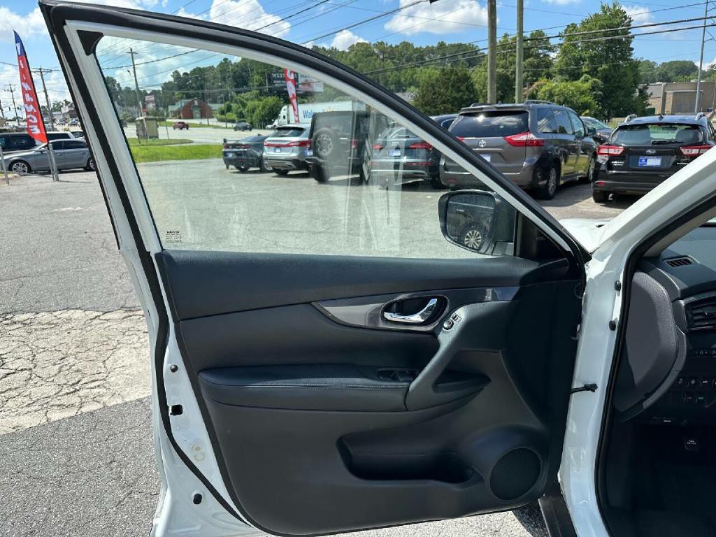 2019 Nissan Rogue Image 12