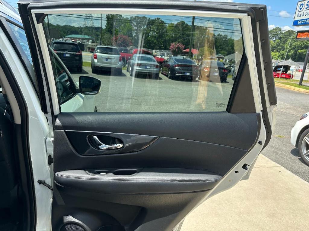 2019 Nissan Rogue Image 17