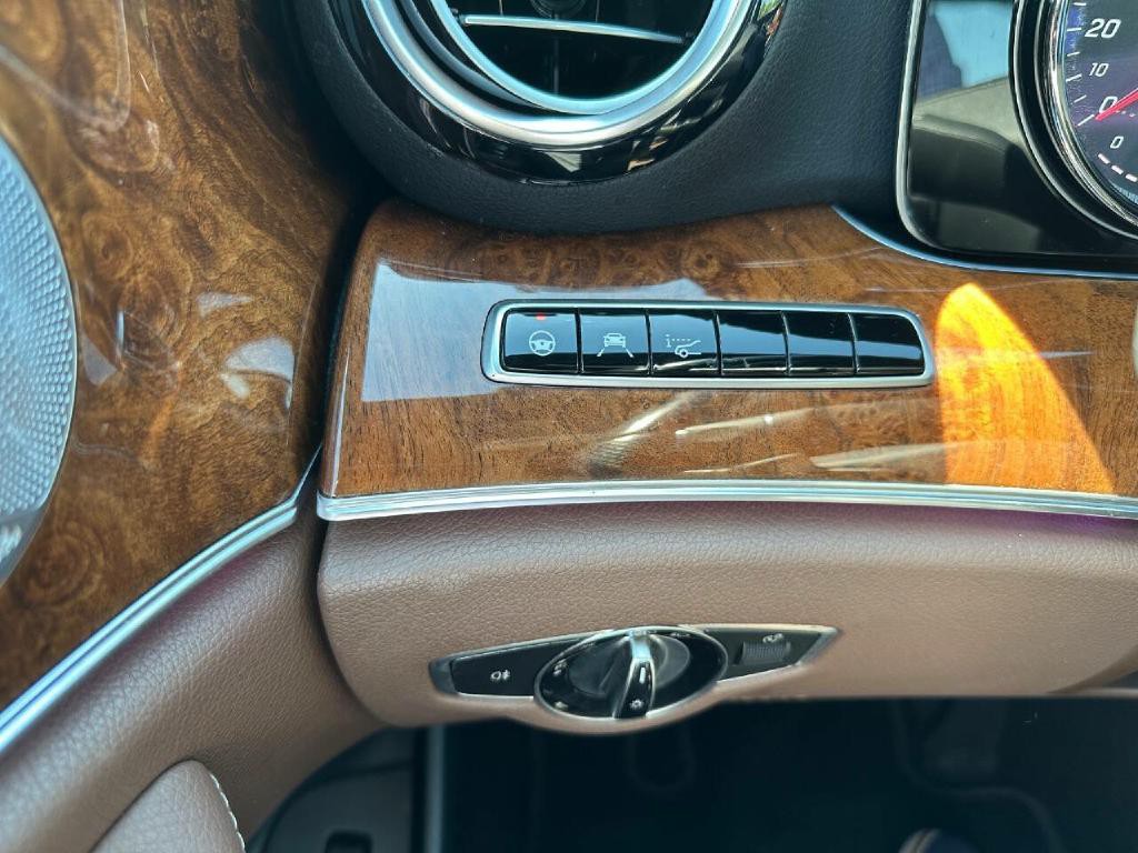 2017 Mercedes-Benz E-Class Image 21