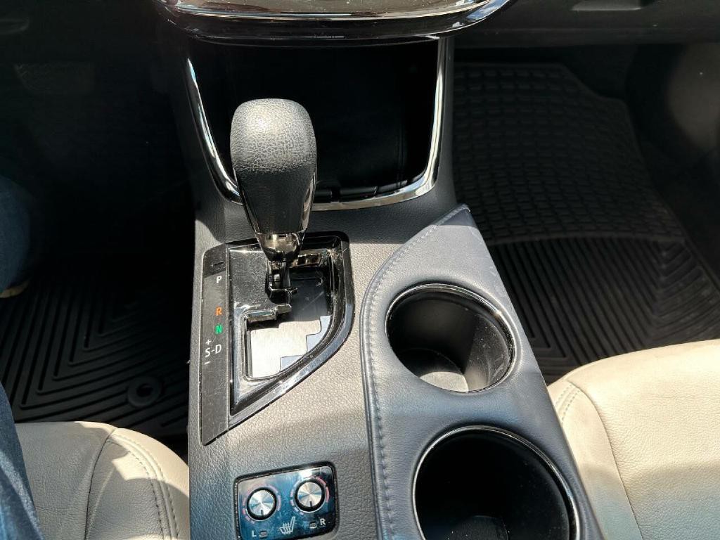 2015 Toyota Avalon Image 24
