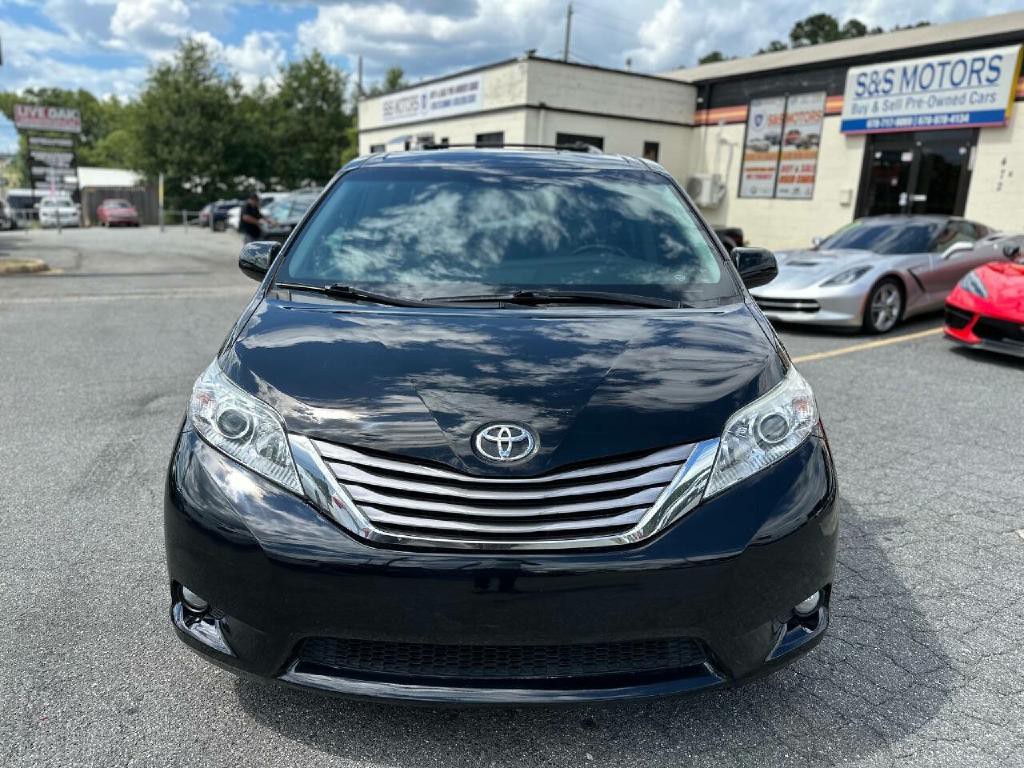 2016 Toyota Sienna Image 2