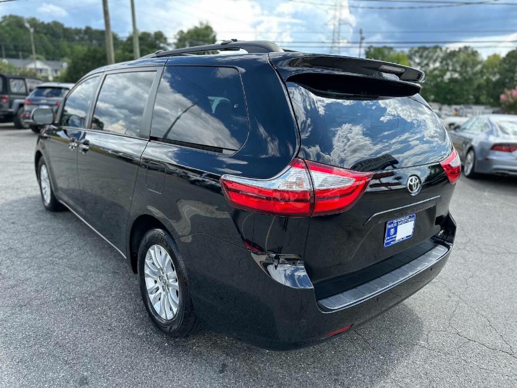 2016 Toyota Sienna Image 4
