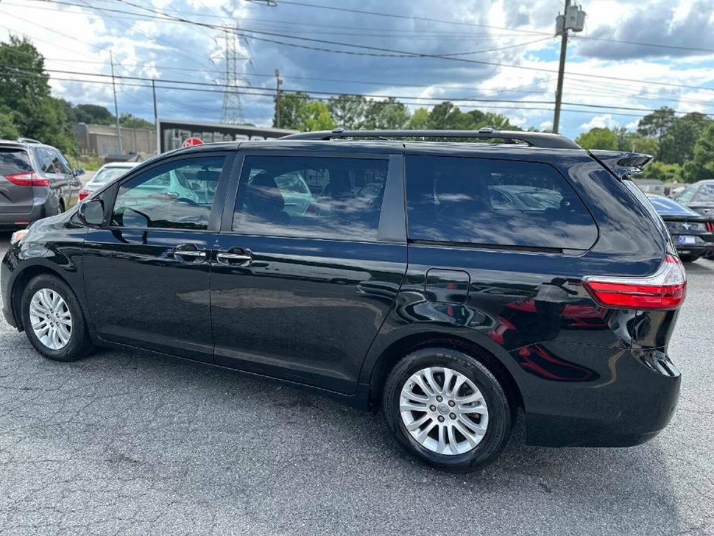 2016 Toyota Sienna Image 5