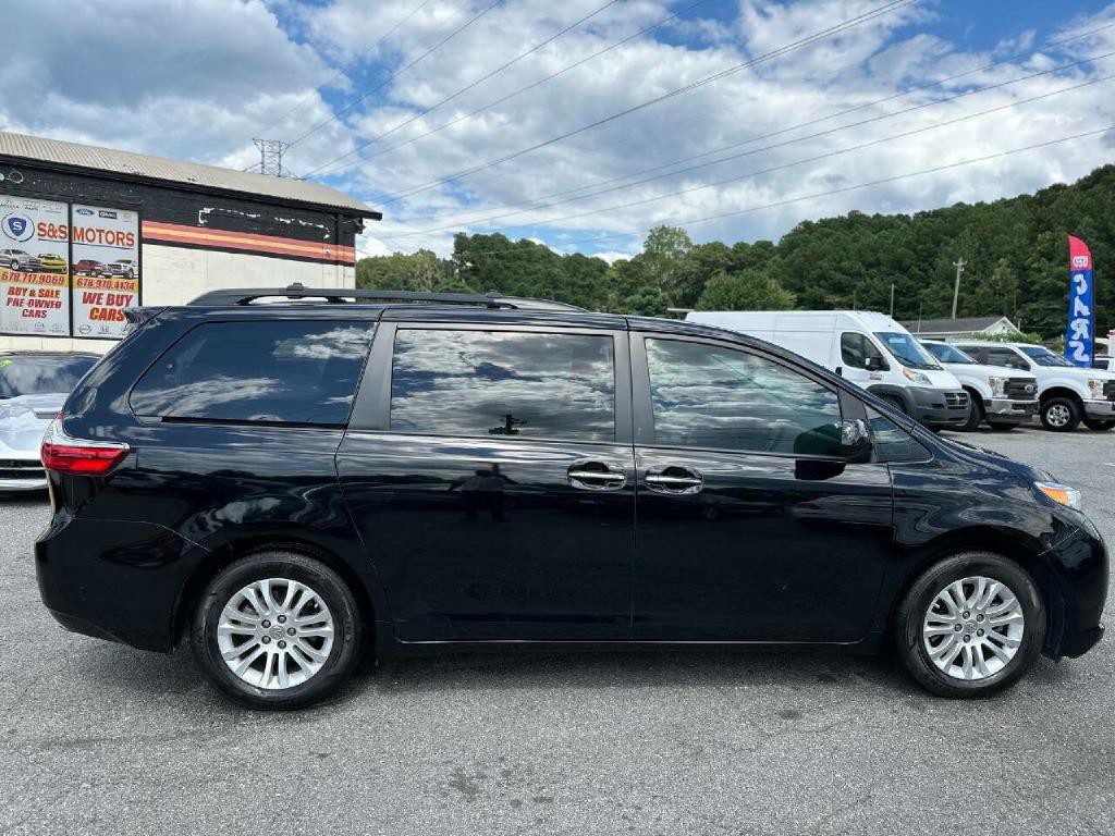 2016 Toyota Sienna Image 7