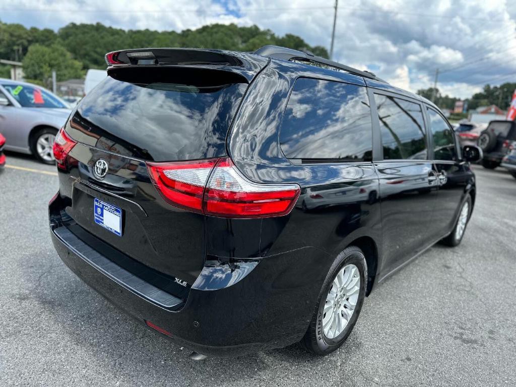 2016 Toyota Sienna Image 8