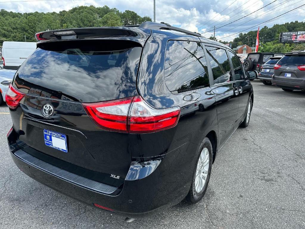 2016 Toyota Sienna Image 10