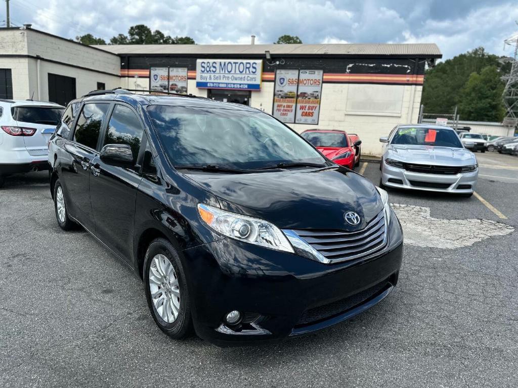 2016 Toyota Sienna Image 11