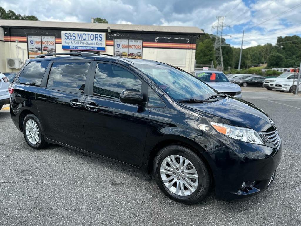 2016 Toyota Sienna Image 12