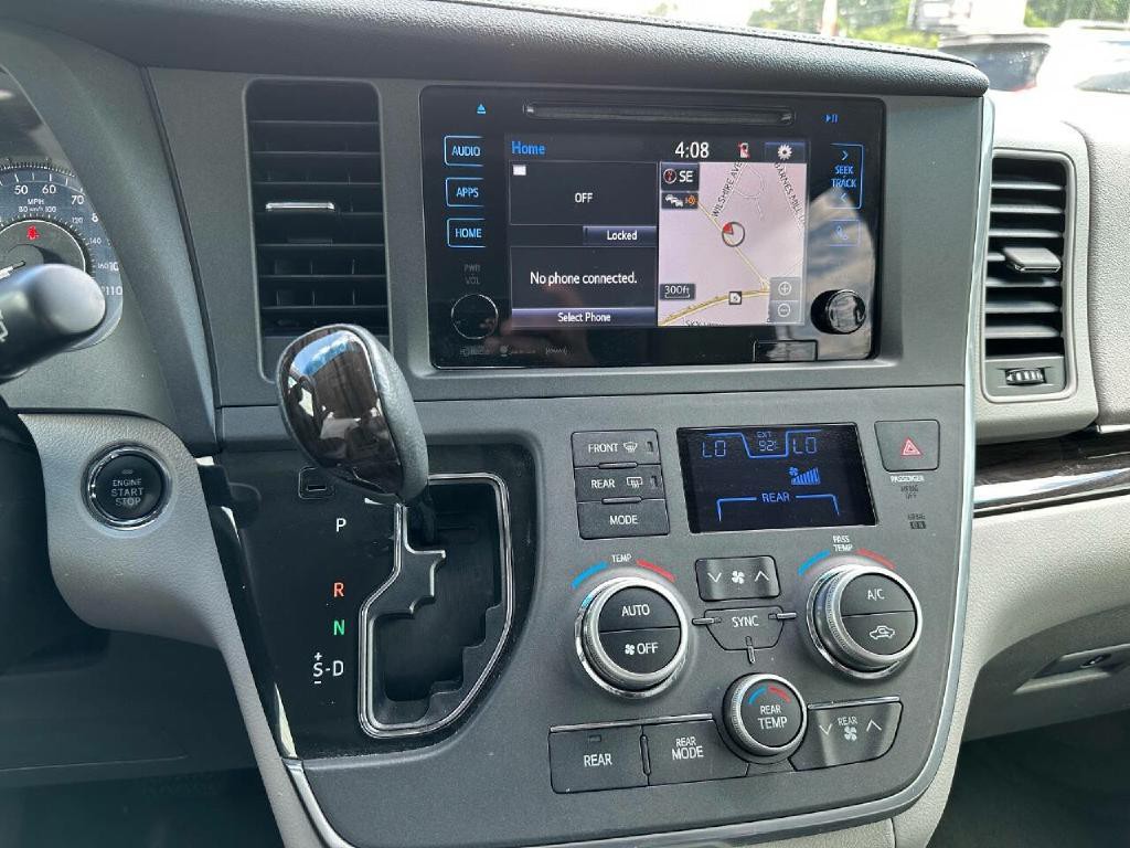 2016 Toyota Sienna Image 21