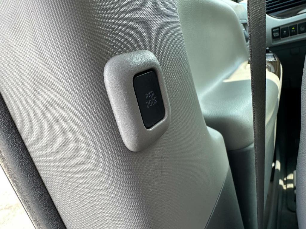 2016 Toyota Sienna Image 39