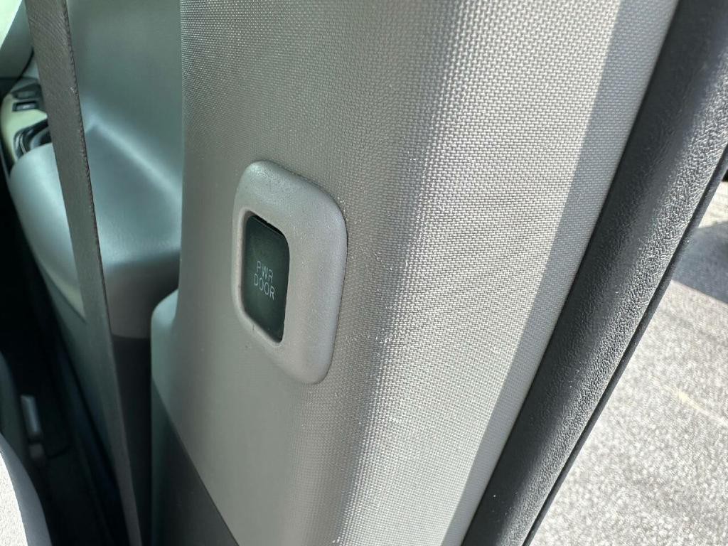 2016 Toyota Sienna Image 48