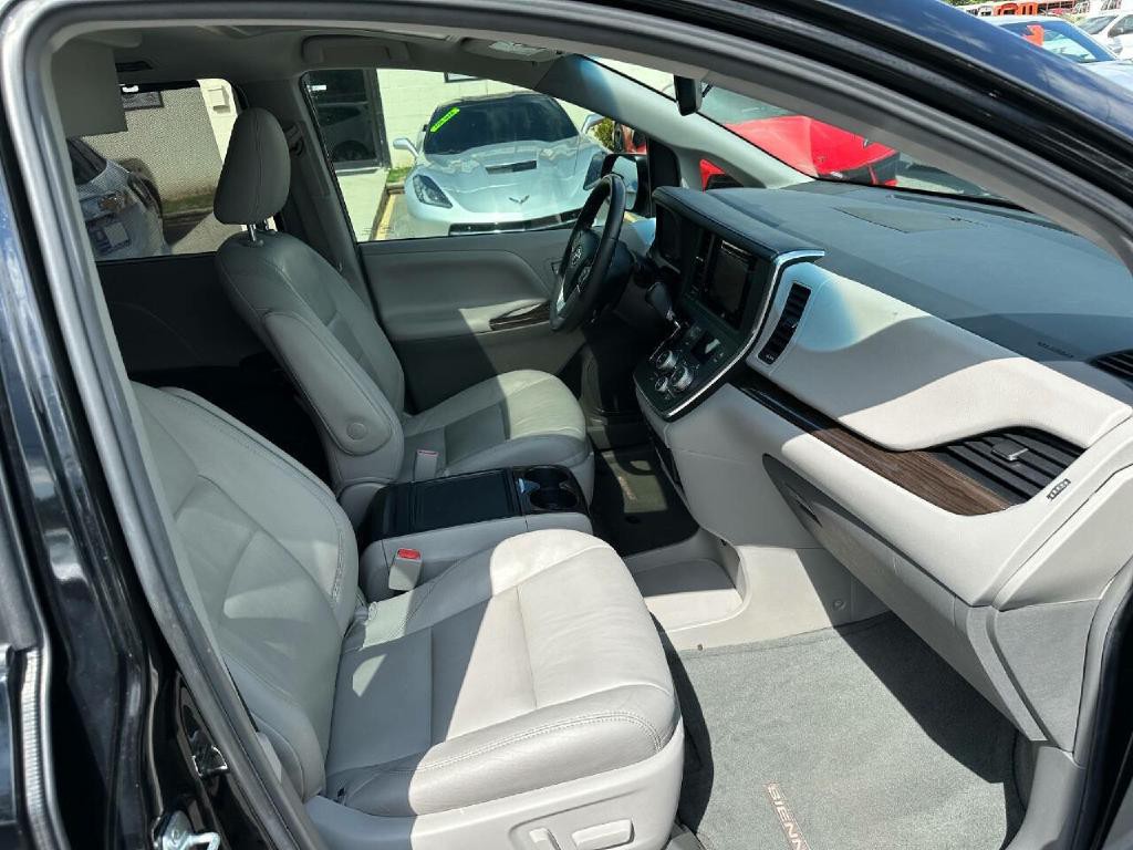 2016 Toyota Sienna Image 49