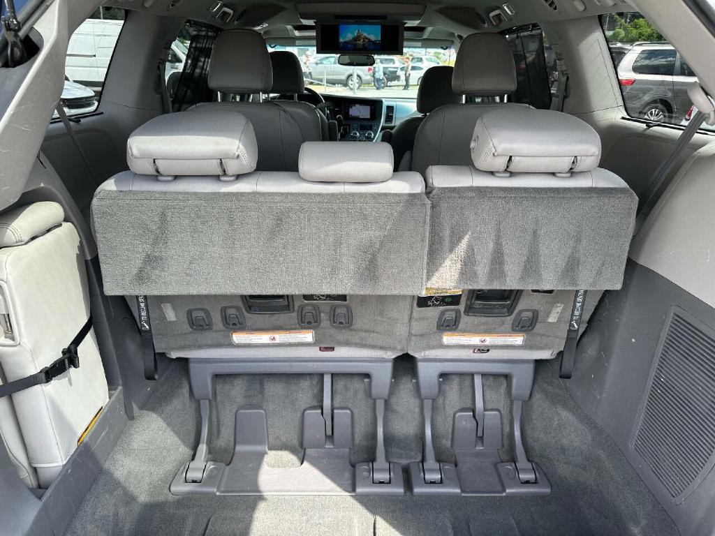 2016 Toyota Sienna Image 55