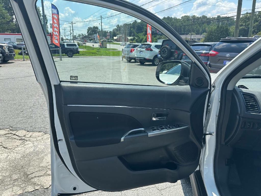 2021 Mitsubishi Outlander Image 11