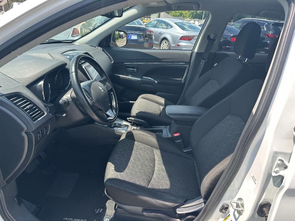 2021 Mitsubishi Outlander Image 12