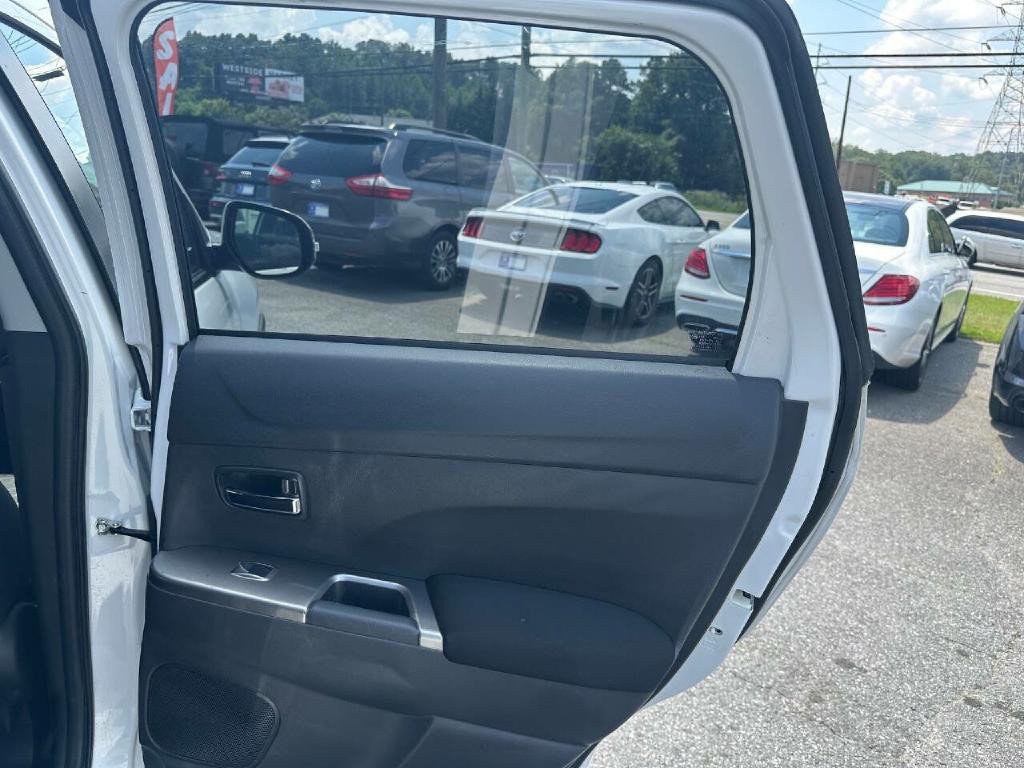2021 Mitsubishi Outlander Image 30