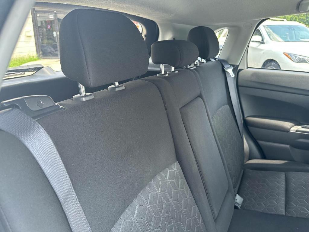 2021 Mitsubishi Outlander Image 32